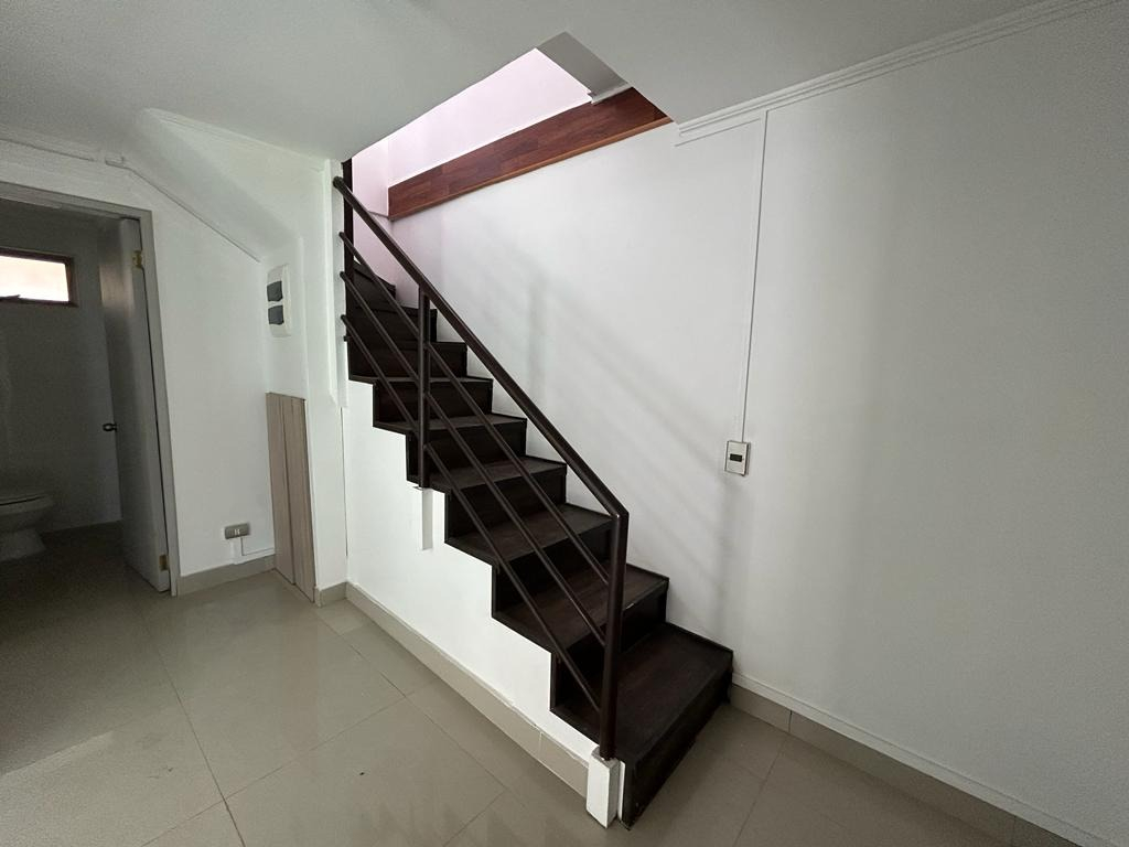 Arriendo Casa NO 3D 2B 2E Los Dominicos - Las Condes