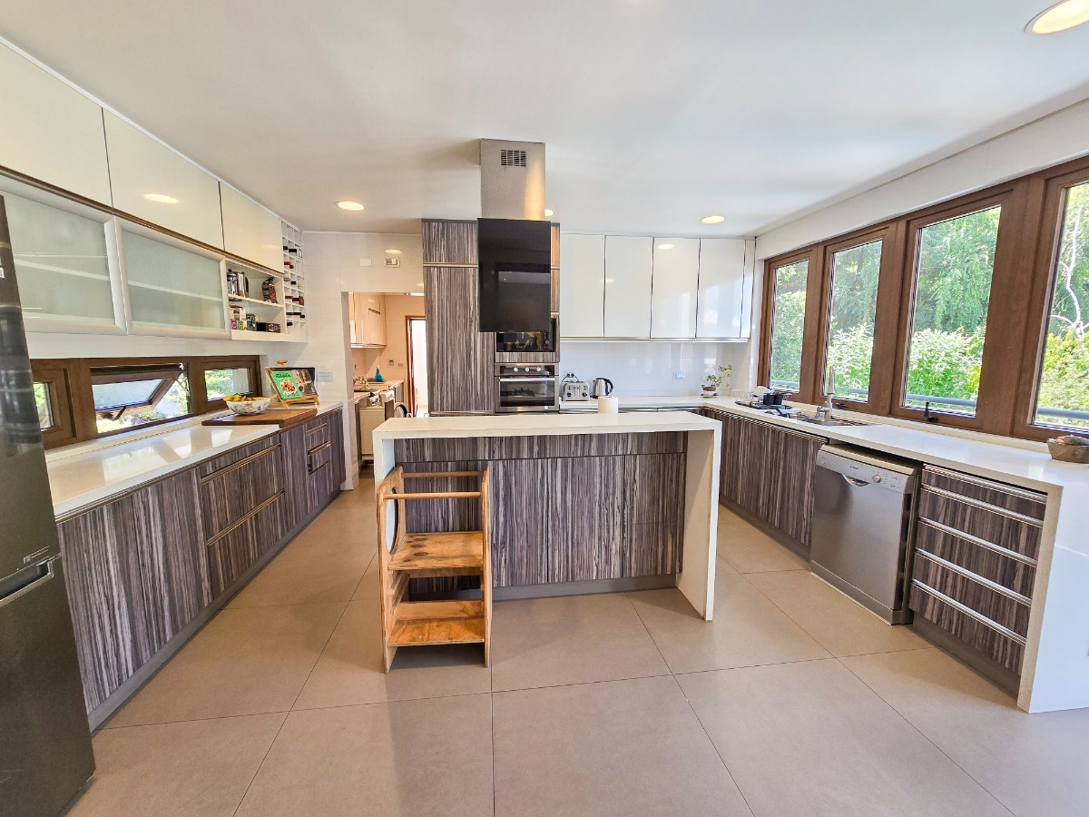 Venta Casa SO 5D en suite Walk-in cl&oacute;set 5B 2E 2B El Array&aacute;n - Lo Barnechea