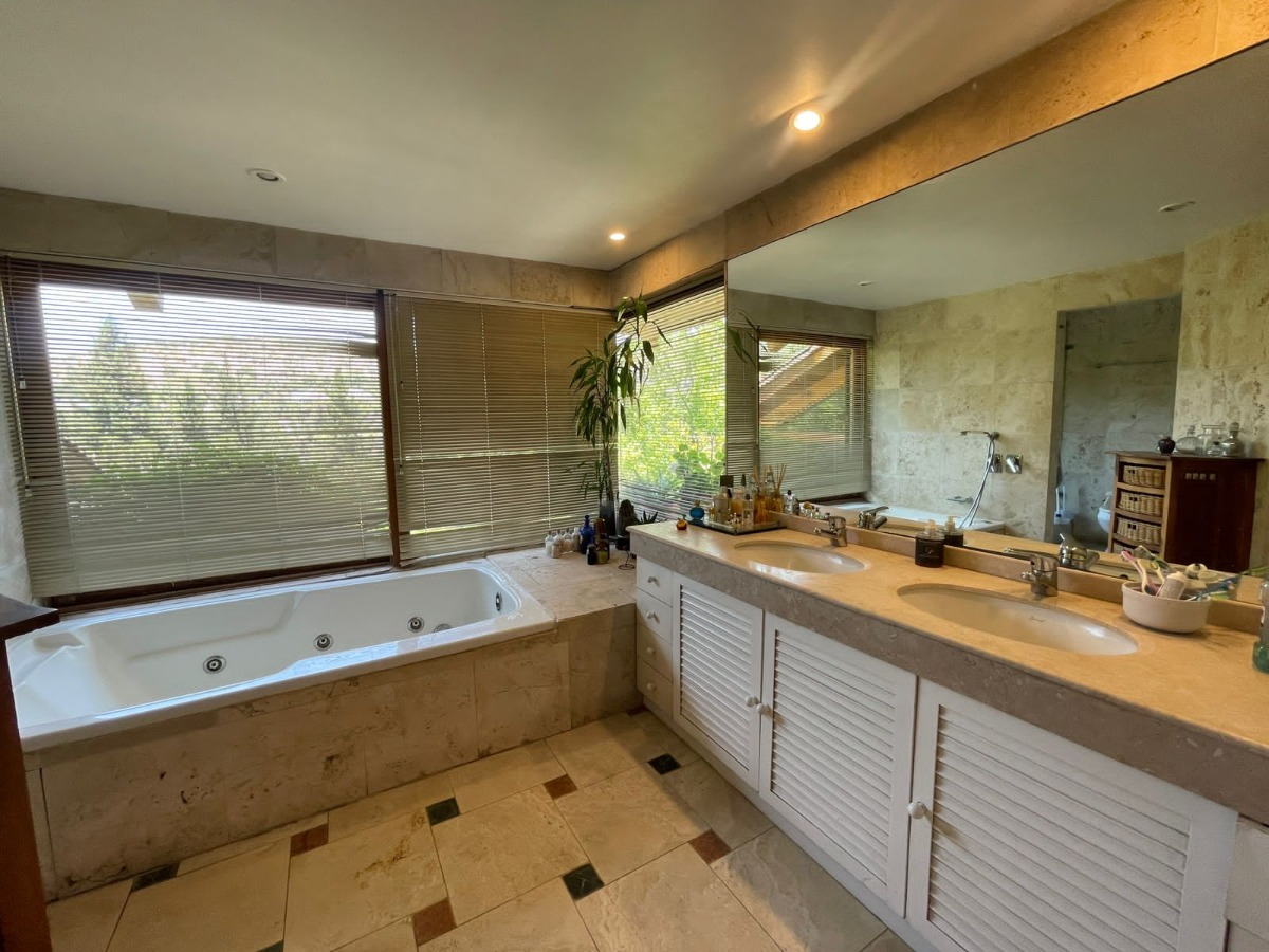 Venta Casa 7D en suite Walk-in cl&oacute;set 4B 6E 2B La Dehesa - Lo Barnechea