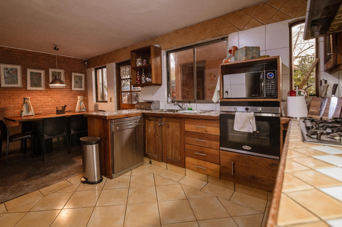 Venta Casa NO 5D en suite Walk-in cl&oacute;set 5B 3E 4B Borde R&iacute;o - Casa Piedra - Vitacura