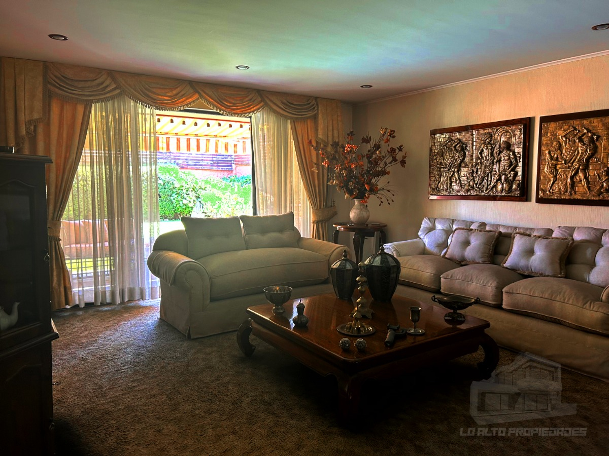 Venta Casa 5D en suite Walk-in cl&oacute;set 4B 4E 1B Metro Sim&oacute;n Bolivar - La Reina