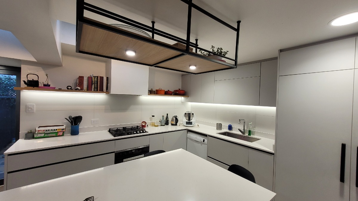 Arriendo Casa NP 4D 4B 2E 2B Borde R&iacute;o - Casa Piedra - Vitacura