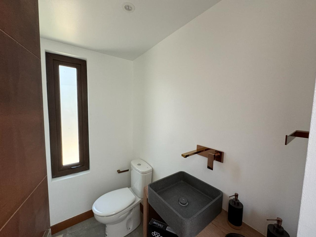 Venta Casa NO 6D Walk-in cl&oacute;set 4B 2E 1B San Carlos de Apoquindo - Las Condes