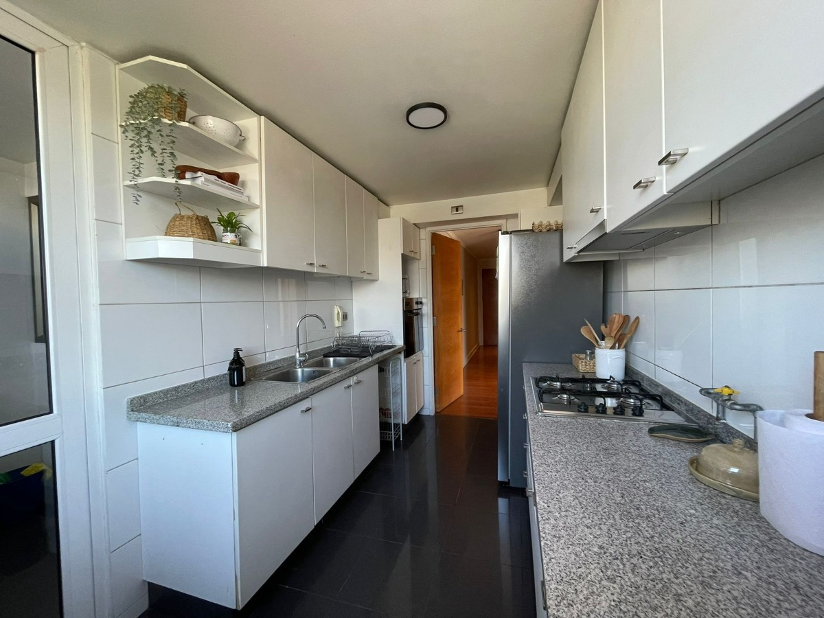 Arriendo Departamento NO 4D en suite Walk-in cl&oacute;set 3B 2E 1B Borde R&iacute;o - Casa Piedra - Vitacura
