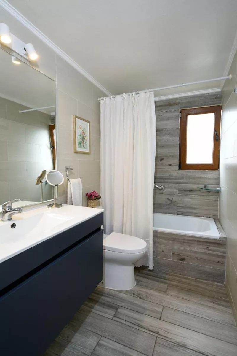 Venta Casa O 4D en suite 3B 2E 1B Los Dominicos - Las Condes