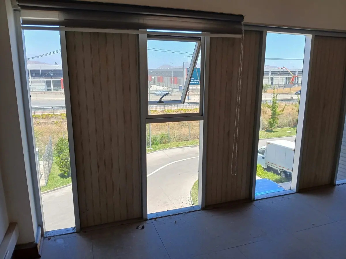 Arriendo Galpon Con Oficina Y Showroom Frente A La Radial
