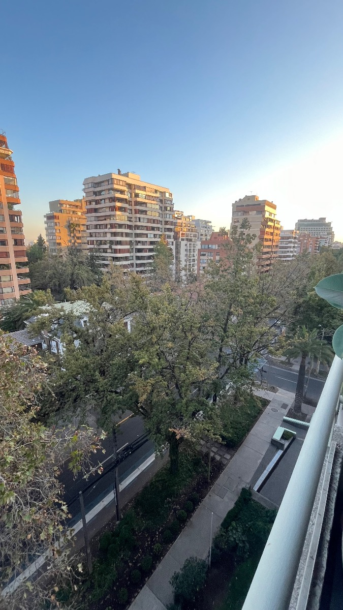 Arriendo Departamento SO 2D en suite Walk-in cl&oacute;set 2B 1E 1B Barrio El Golf - Las Condes