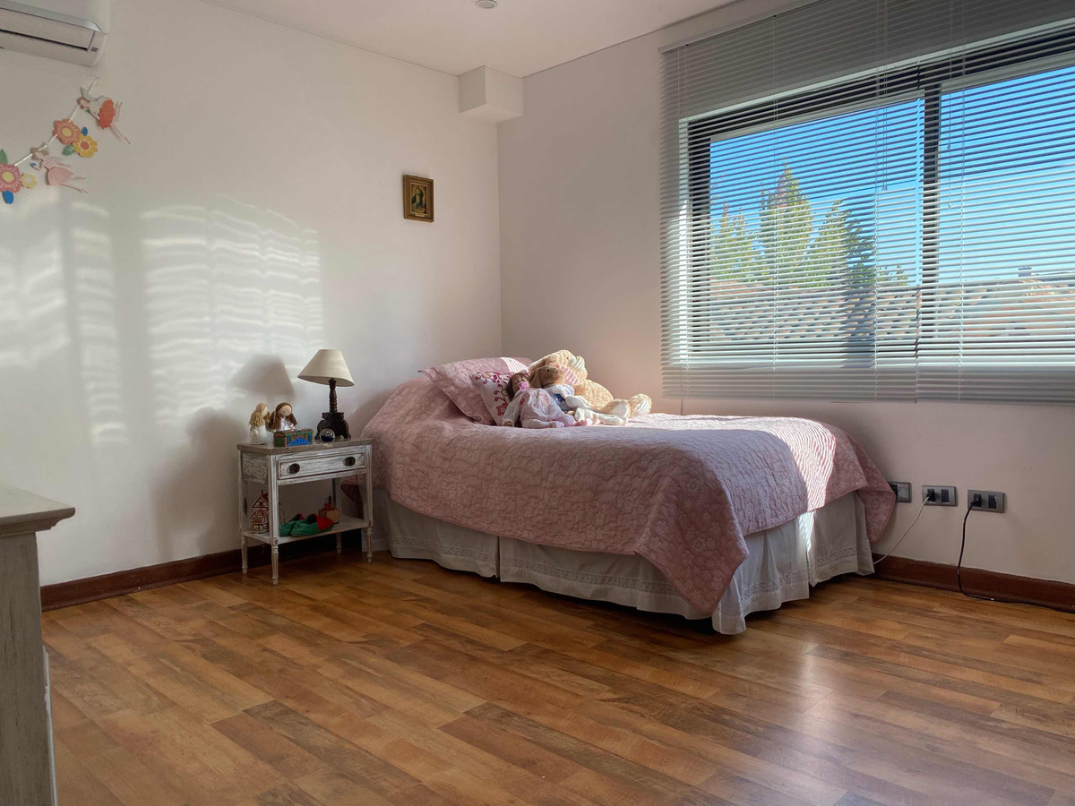 Arriendo Casa 7D 8B 5E 1B Los Dominicos - Las Condes