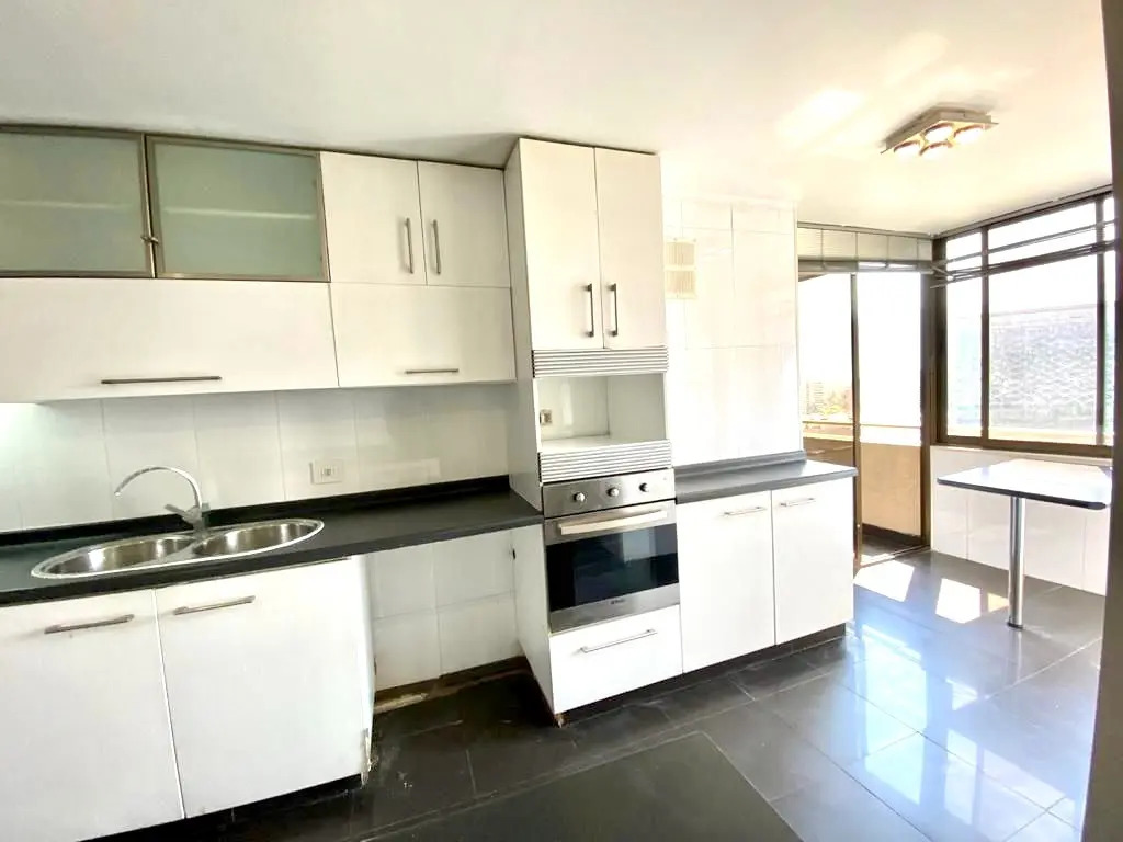 Arriendo Departamento 2D Parque Arauco - Las Condes