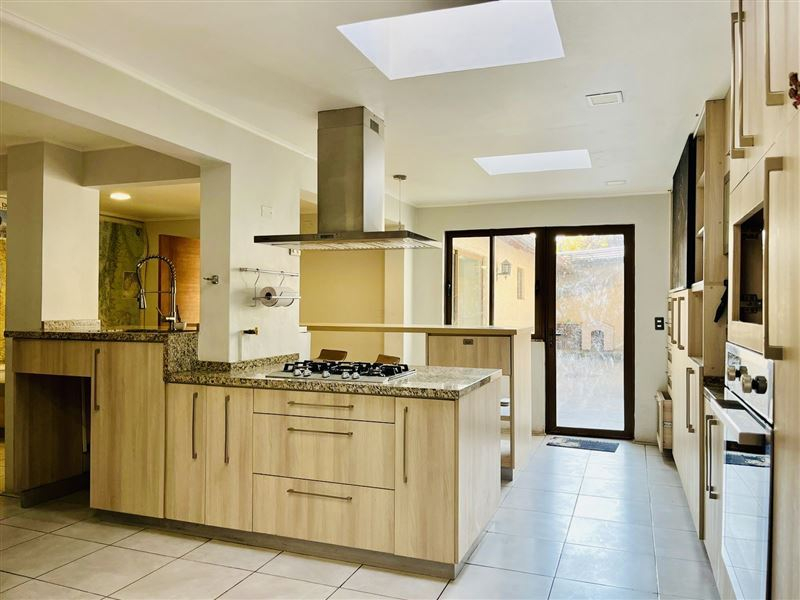 Venta Casa Poniente 5D en suite Walk-in cl&oacute;set 6B 4E 1B El Remanso - Las Condes