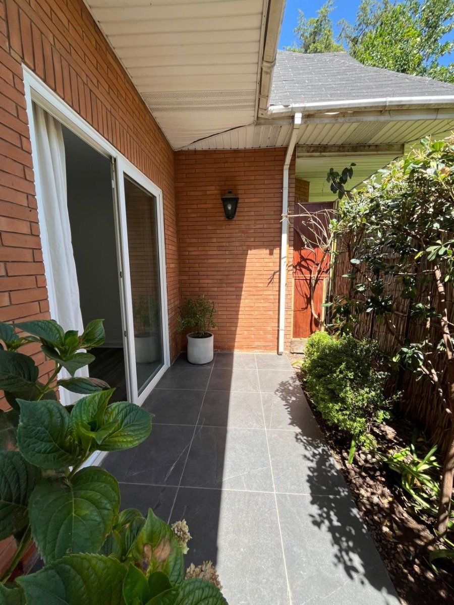 Arriendo Casa NO 2D 1B 2E Los Dominicos - Las Condes