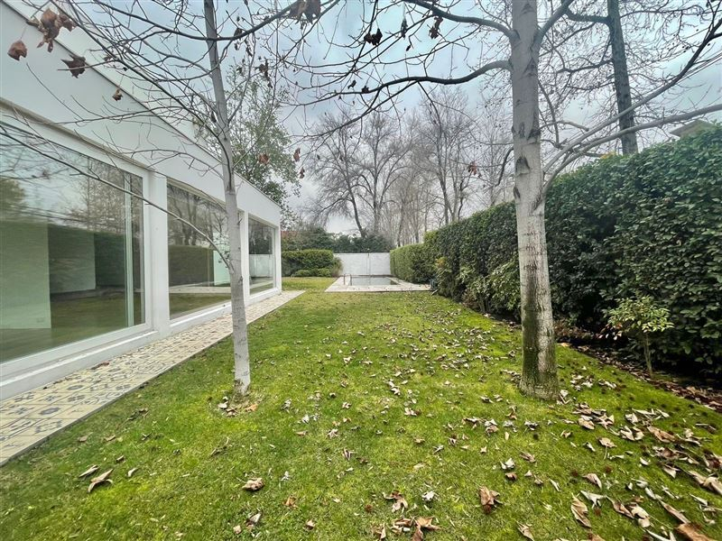 Arriendo Casa NorOriente-Poniente 6D 4B 2E 1B Borde R&iacute;o - Casa Piedra - Vitacura