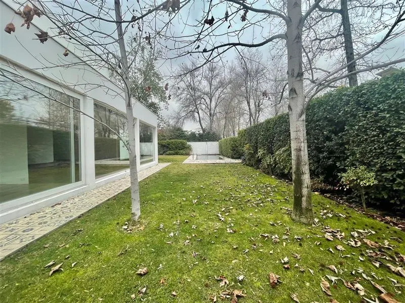 Arriendo Casa NorOriente-Poniente 6D 4B 2E 1B Borde R&iacute;o - Casa Piedra - Vitacura
