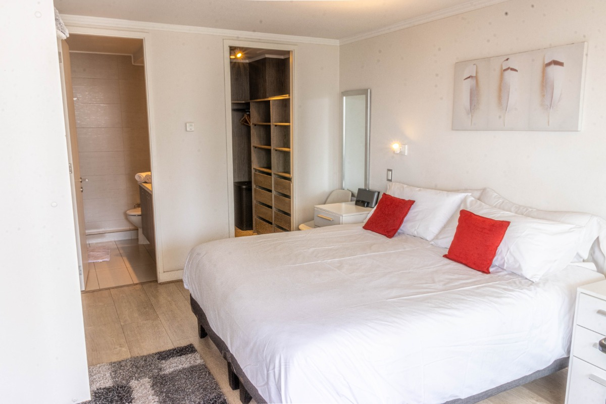 Arriendo Departamento 2D Parque Arauco - Las Condes