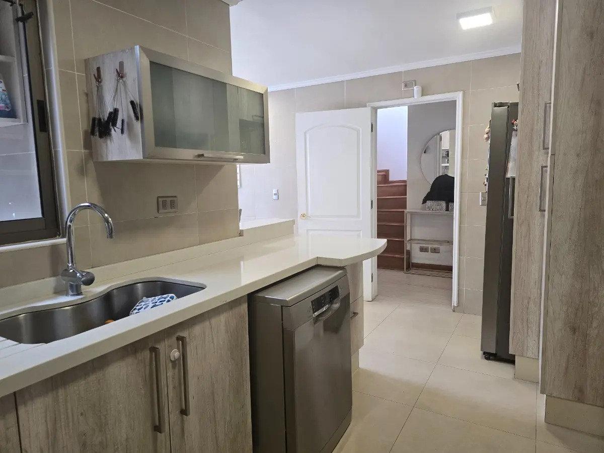 Venta Casa P 5D 4B 2E 2B San Carlos de Apoquindo - Las Condes