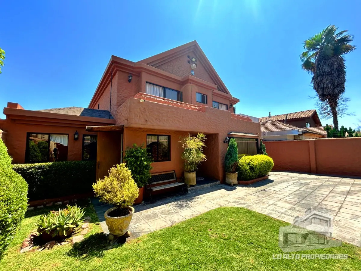 Venta Casa 5D en suite Walk-in cl&oacute;set 4B 4E 1B Metro Sim&oacute;n Bolivar - La Reina