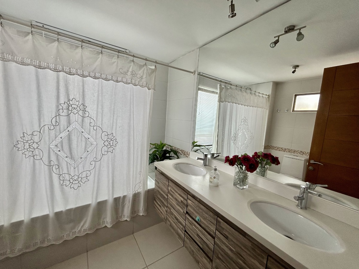 Venta Casa S 3D en suite Walk-in cl&oacute;set 3B 3E 1B Los Trapenses - Lo Barnechea