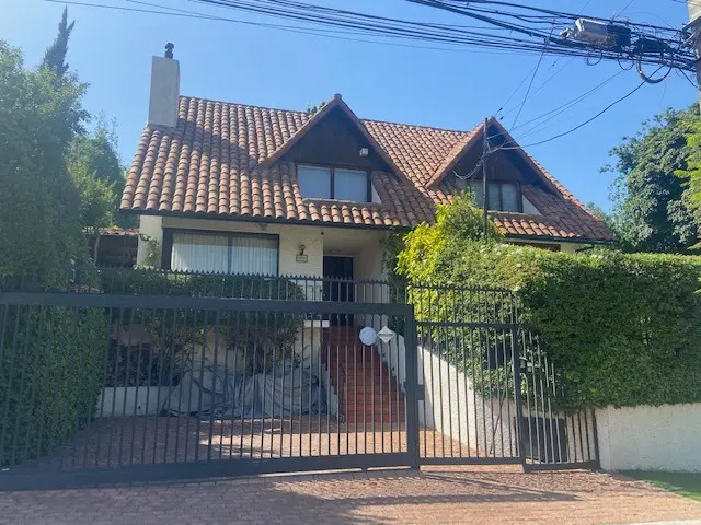 Arriendo Casa NP 5D en suite Walk-in cl&oacute;set 3B 2E 1B Los Dominicos - Las Condes