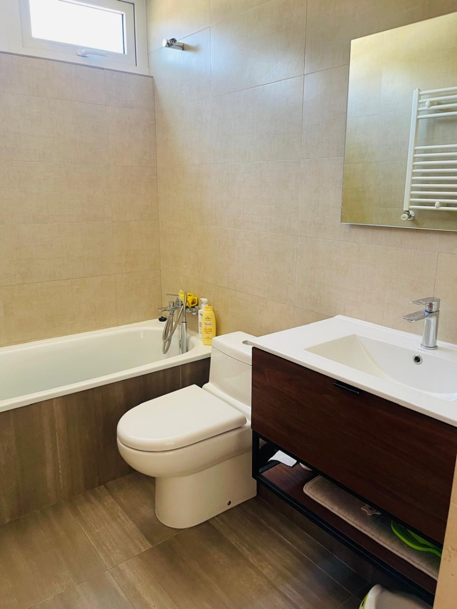 Venta Casa NO 3D 3B 2E 1B Los Dominicos - Las Condes
