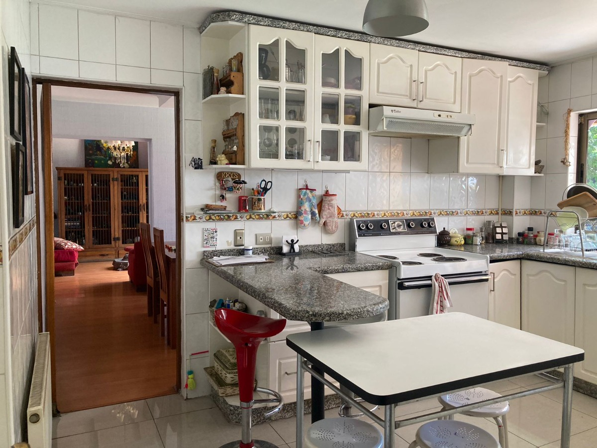 Venta Casa SO 4D en suite Walk-in cl&oacute;set 3B 3E 1B Carlos Ossand&oacute;n - La Reina