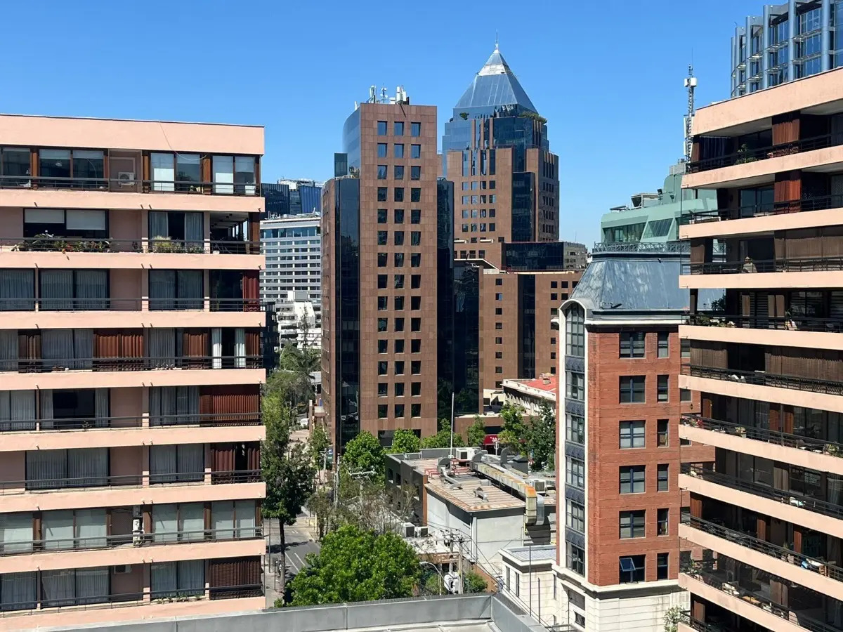 Arriendo Departamento SP 2D en suite 2B 1E 1B Barrio El Golf - Las Condes