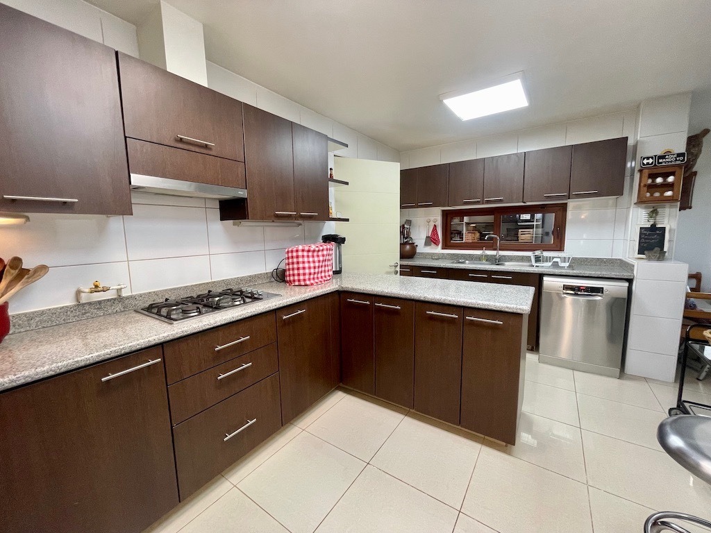 Venta Casa O 5D en suite Walk-in cl&oacute;set 5B 2E 2B Chicureo - Colina