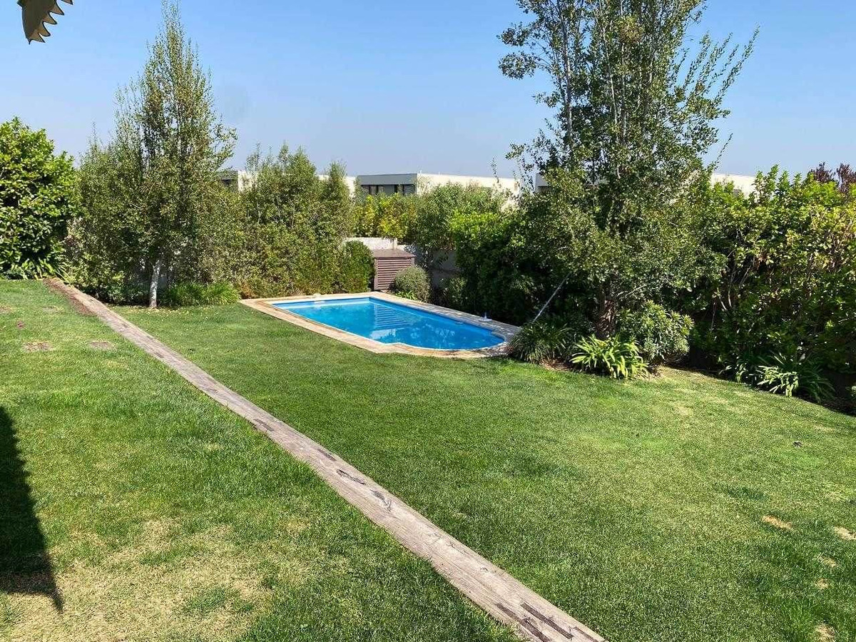 Venta Casa N 4D en suite Walk-in cl&oacute;set 4B 2E Chicureo - Colina