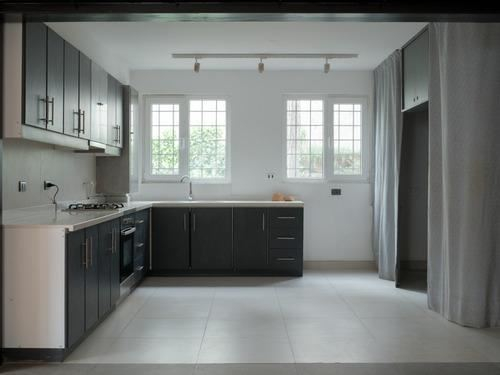 Venta Casa Oriente 1D 2B 2E Barrio El Golf - Las Condes