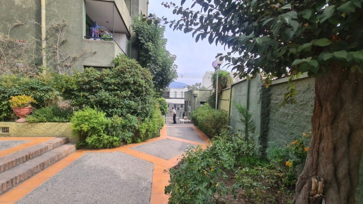 Venta Departamento NP 2D 1B 1E 1B Antigua Lo Barnechea - Lo Barnechea