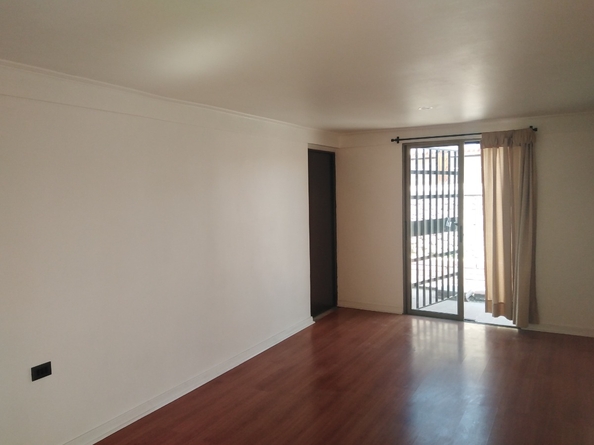 Venta Casa 3D en suite Walk-in cl&oacute;set 3B 2E Troncos Viejos - La Reina