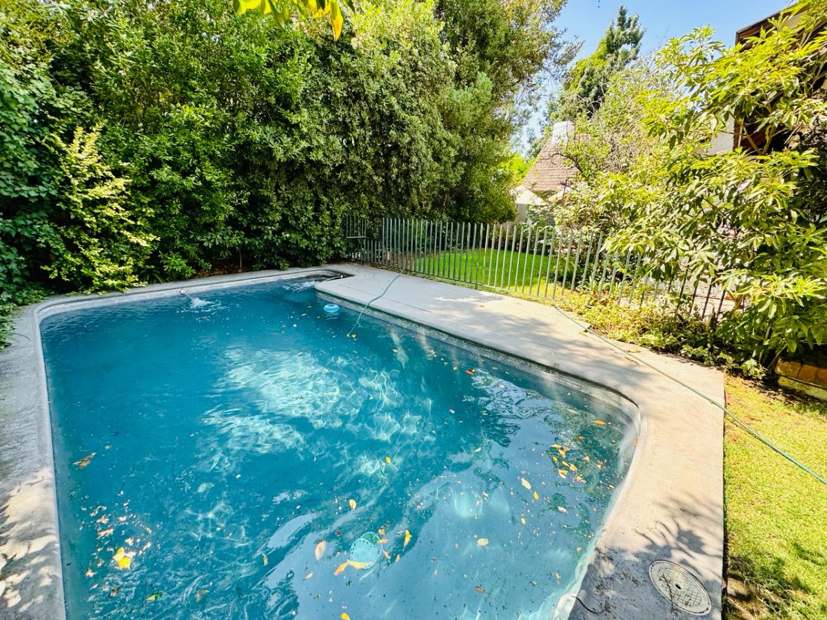 Venta Casa NO 4D Walk-in cl&oacute;set 3B 3E 1B Borde R&iacute;o - Casa Piedra - Vitacura