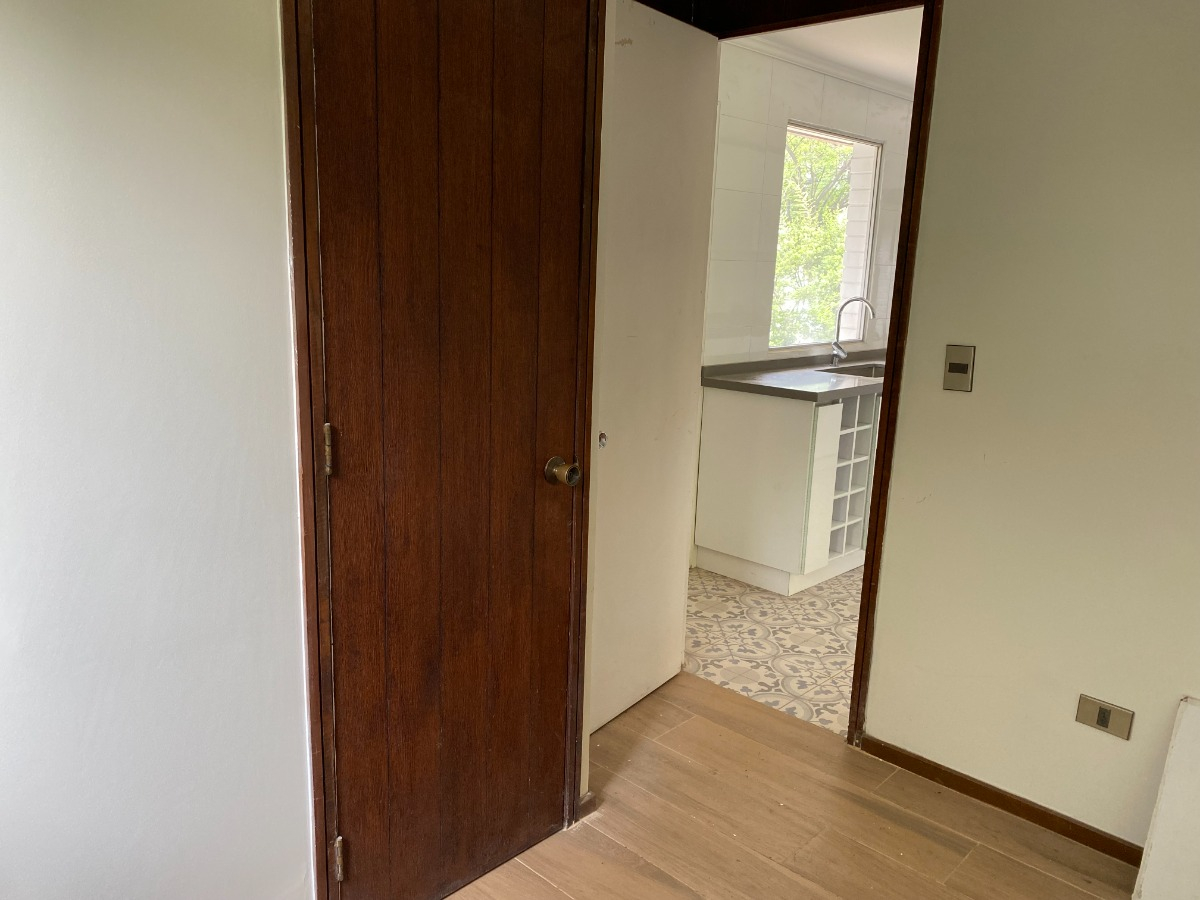 Arriendo Casa 4D en suite Walk-in cl&oacute;set 4B 2E 1B San Carlos de Apoquindo - Las Condes