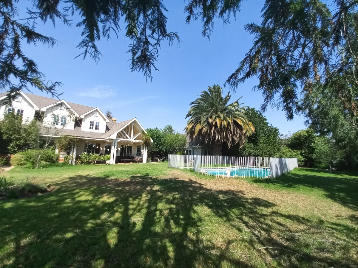 Venta Casa NP 4D en suite Walk-in cl&oacute;set 3B 3E 1B Chicureo - Colina