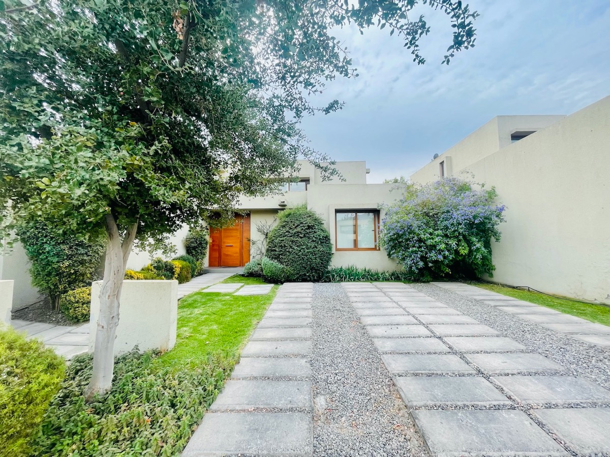 Venta Casa NO 5D en suite Walk-in cl&oacute;set 5B 2E 1B Chicureo - Colina