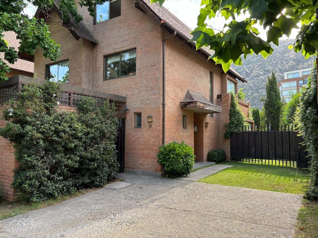 Venta Casa NOSP 5D en suite Walk-in cl&oacute;set 4B 2E 1B Los Trapenses - Lo Barnechea