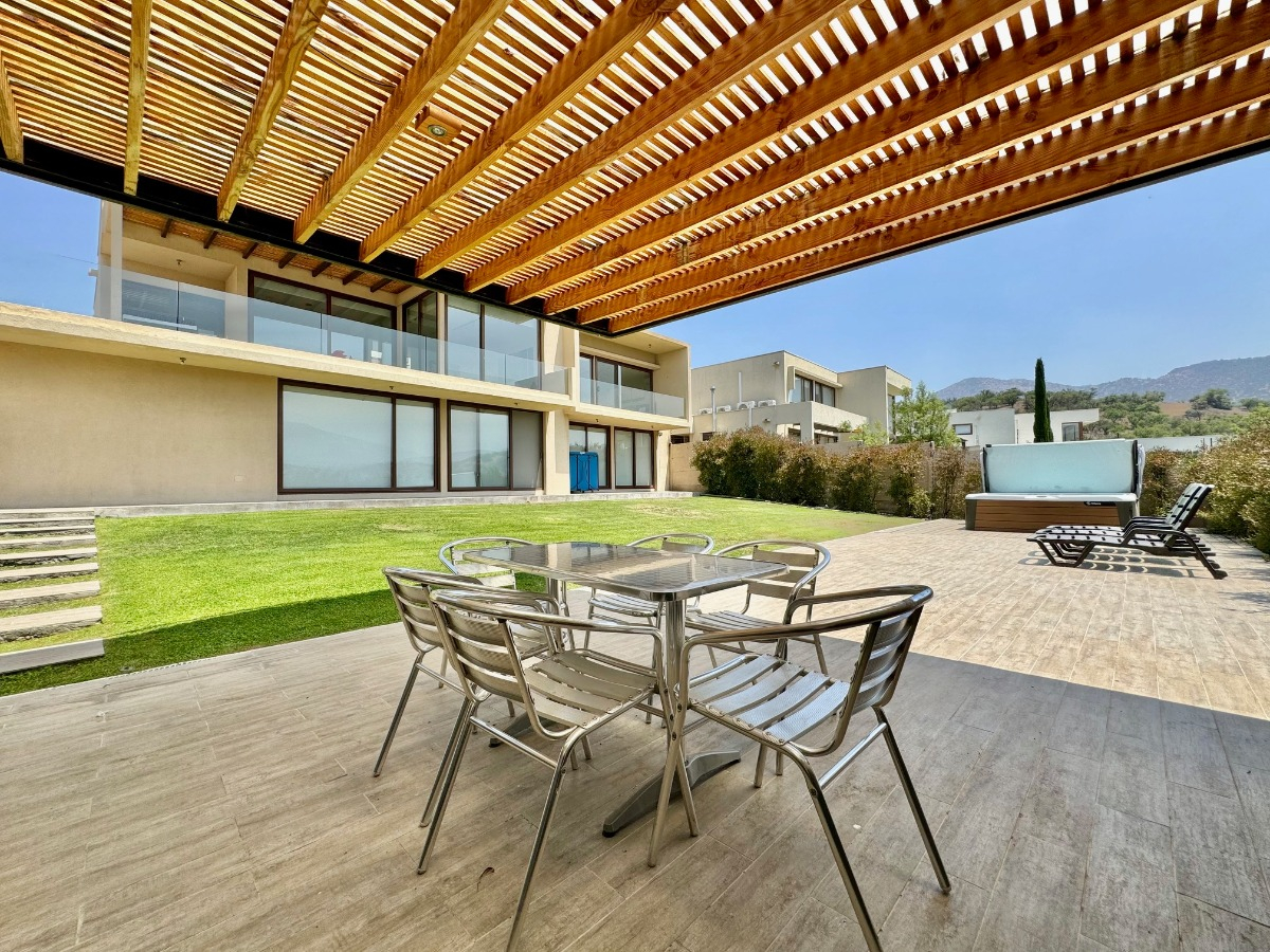 Venta Casa NO 4D en suite Walk-in cl&oacute;set 3B 2E 1B Los Trapenses - Lo Barnechea