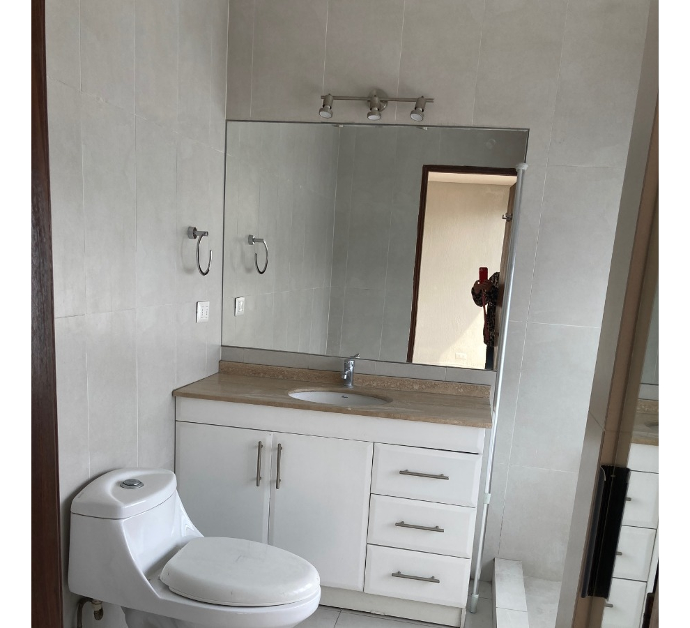 Arriendo Departamento NO 3D en suite Walk-in cl&oacute;set 2B 2E 1B P&iacute;o XI - Vitacura